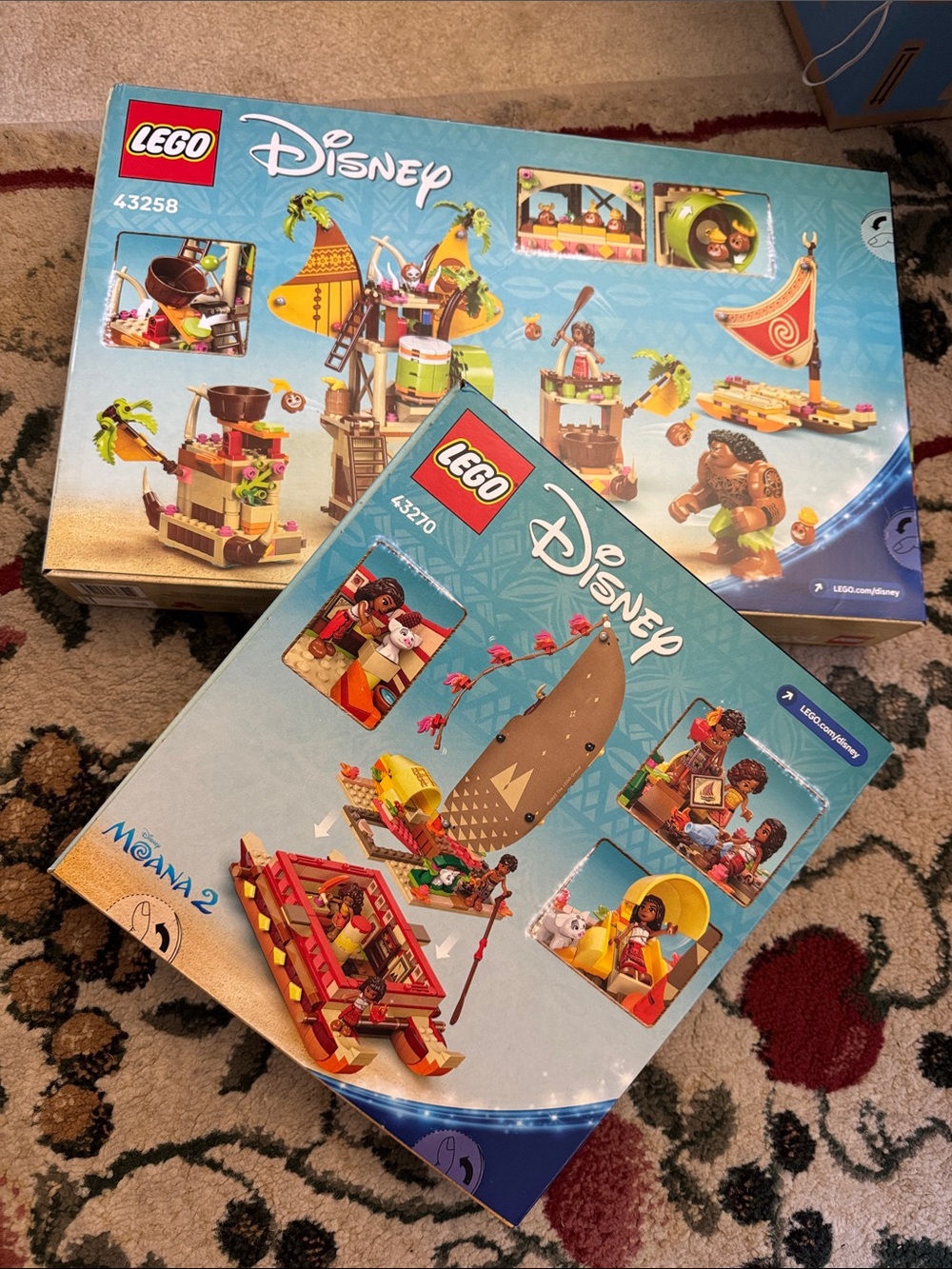 LEGO Disney Moana 2 Set with Blue, Tan, Red and Yellow Elements